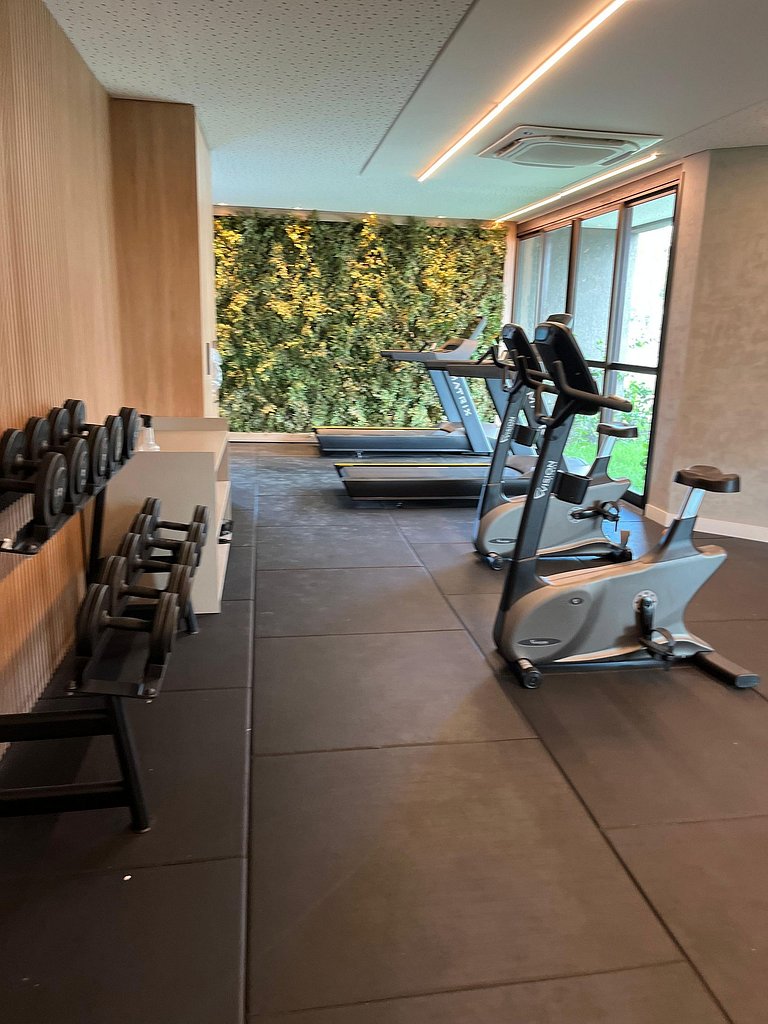 Refúgio Premium com Varanda Gourmet e Jardim Privativo no Cu