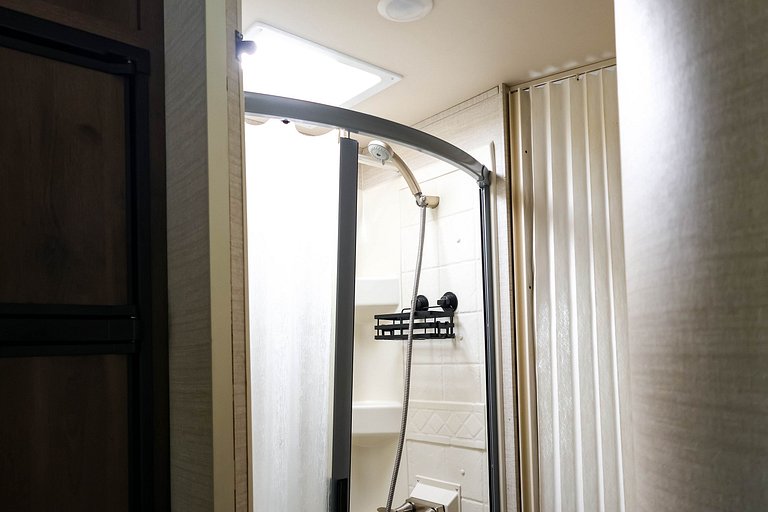 Class C30 Motorhome - The most complete for 6 people from Fl