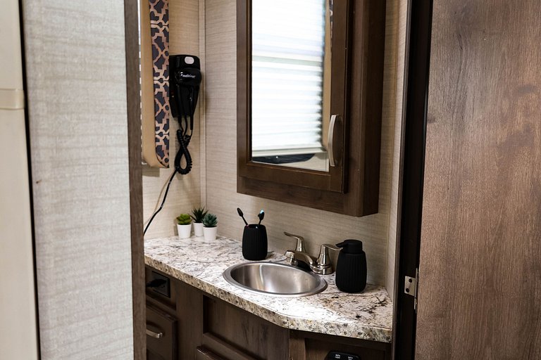 Class C30 Motorhome - The most complete for 6 people from Fl