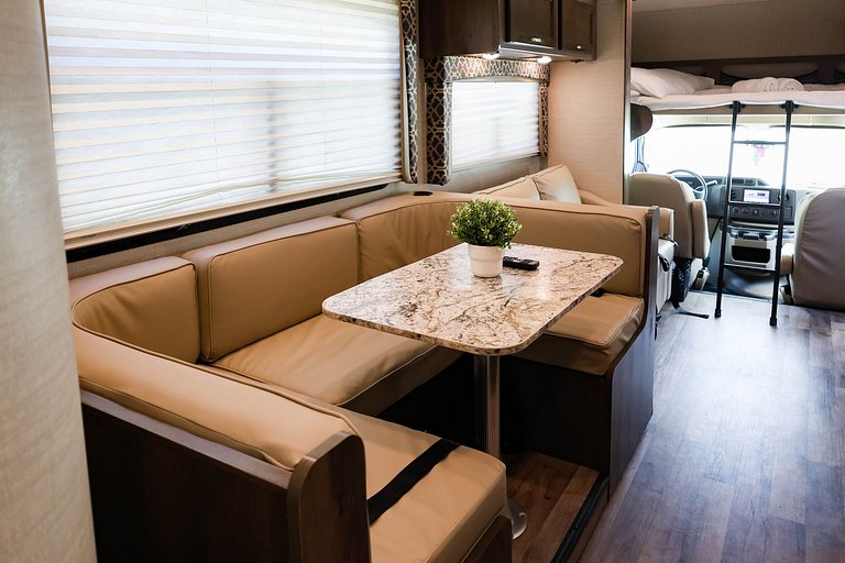 Motorhome Classe C30 – O mais completo para 6 pessoas da Flo