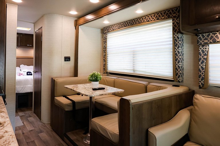 Motorhome Classe C30 – O mais completo para 6 pessoas da Flo