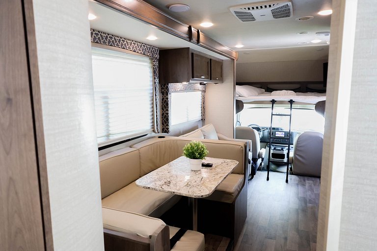 Motorhome Classe C30 – O mais completo para 6 pessoas da Flo
