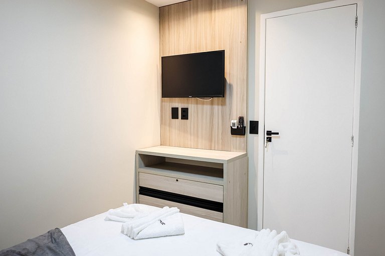 Flat Térreo Frente à Piscina com varanda gourmet