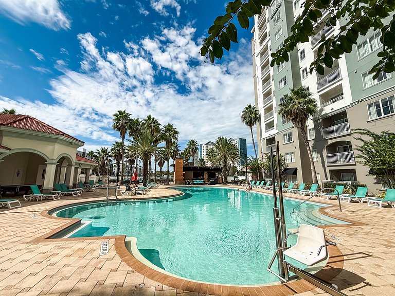 Modern Flat 4min from Universal – Up to 4 Guests