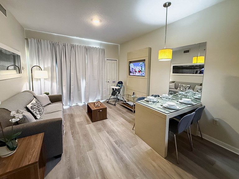 Modern Flat 4min from Universal – Up to 4 Guests