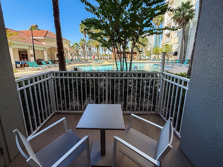 Modern Flat 4min from Universal – Up to 4 Guests