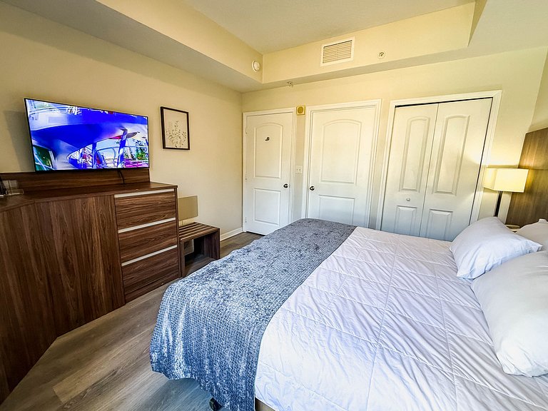 Modern Flat 4min from Universal – Up to 4 Guests