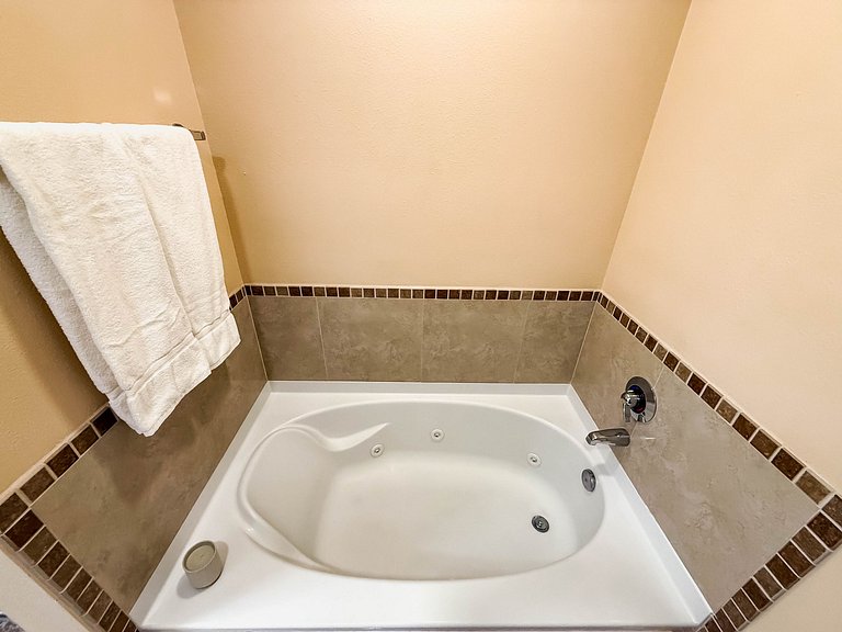 Modern Flat 4min from Universal – Up to 4 Guests