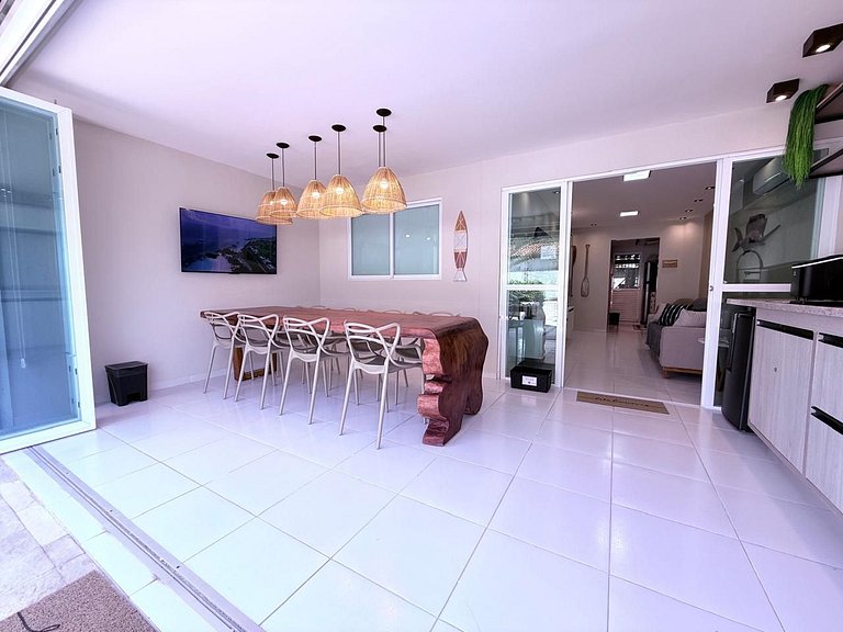 Ground Floor Flat — Poolfront with Gourmet Veranda