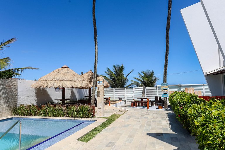 Ground-Floor Poolfront Flat with Gourmet Balcony