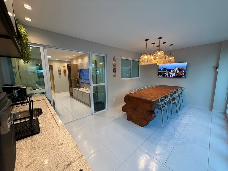 Ground-Floor Poolfront Flat with Gourmet Balcony