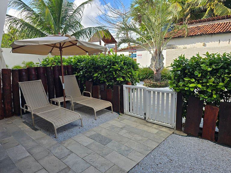 Ground-Floor Poolfront Flat with Gourmet Balcony